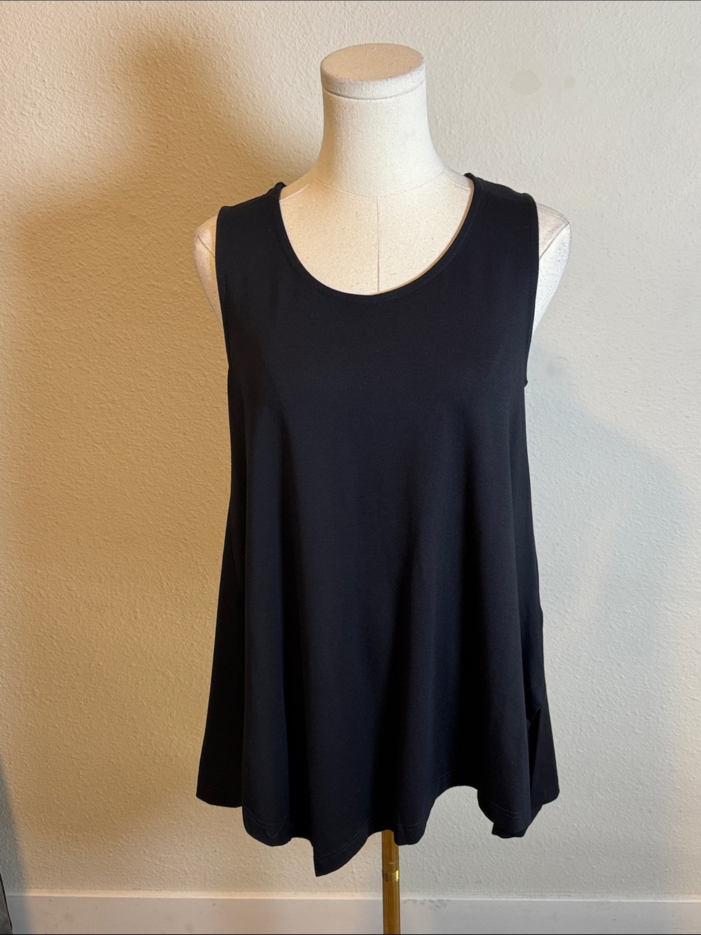 Alembika Essential Asymmetrical Tank Top Black size 2 (8-10) - Picture 3 of 12